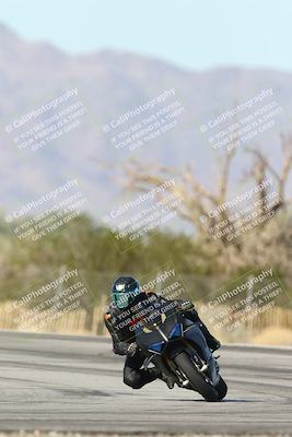 media/Dec-01-2025-Moto Forza (Mon) [[2daa91e15f]]/2-Intermediate Group/Session 3 (Turn 3)/